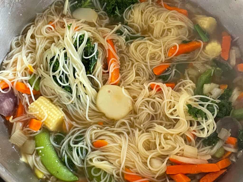 stir-fry soup ready to serve.