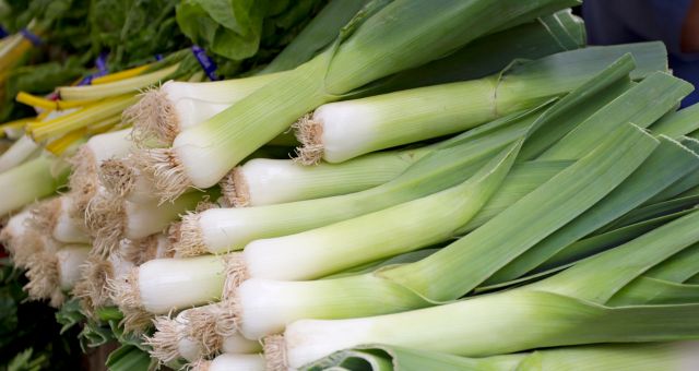 Image of a bunch of leeks.