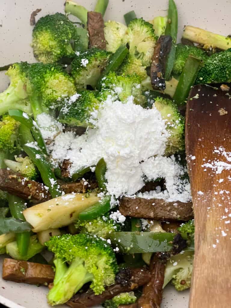 corn flour/starch added to broccoli mix in wok.