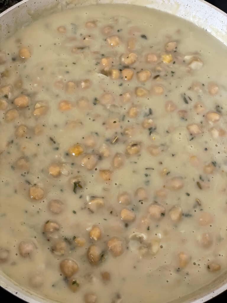 chickpeas simmering in the white sauce.