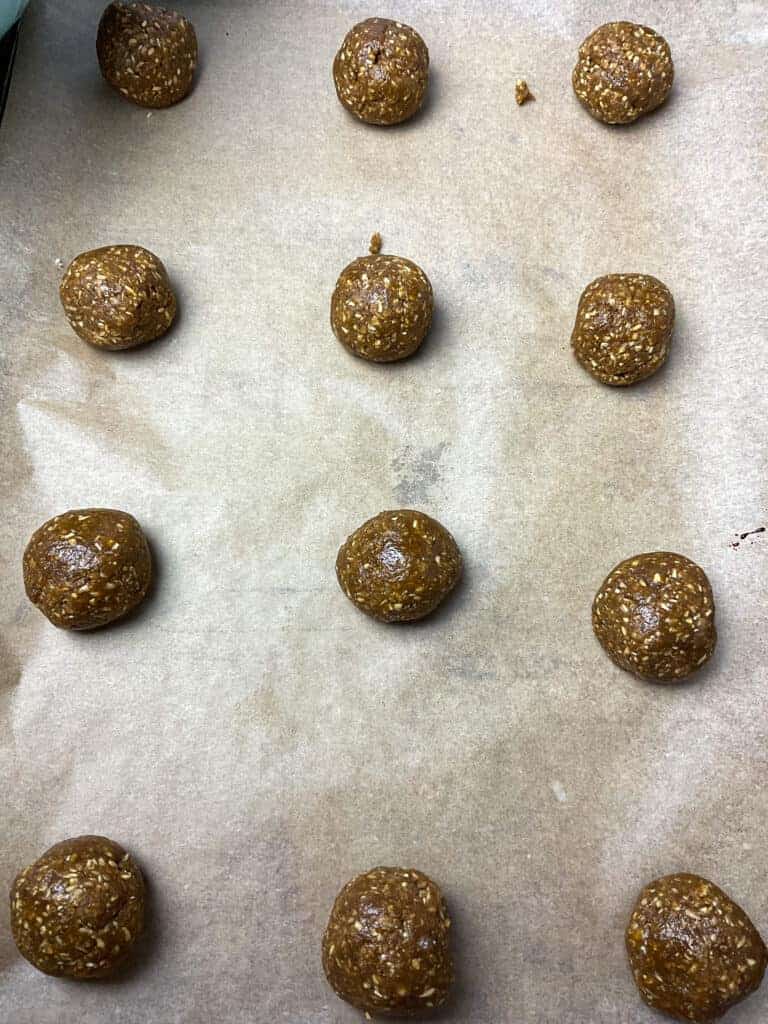 Baking tray of unbaked parkin biscuit dough balls.