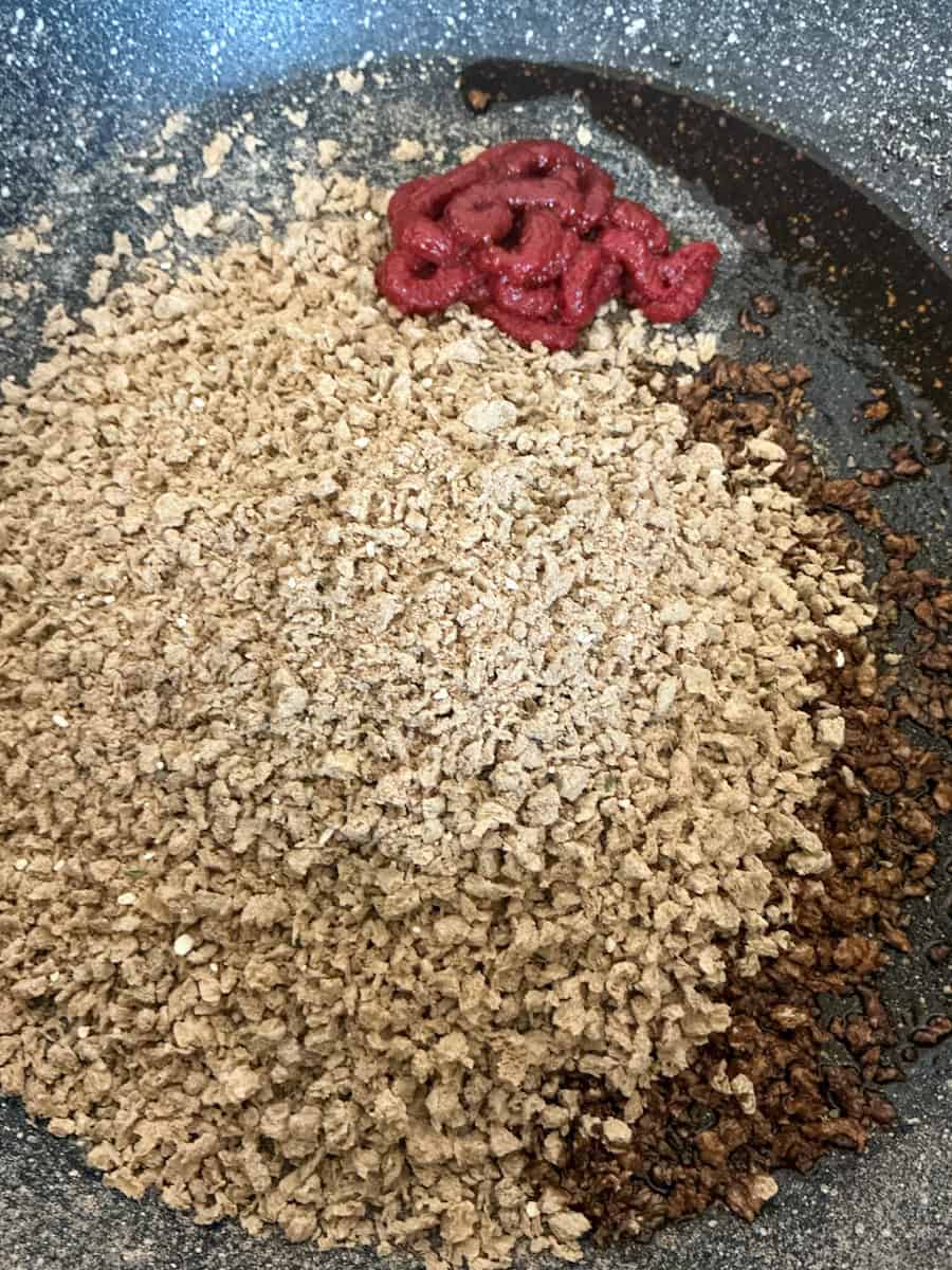 Beanfeast chilli mix added to pan with other ingredients.